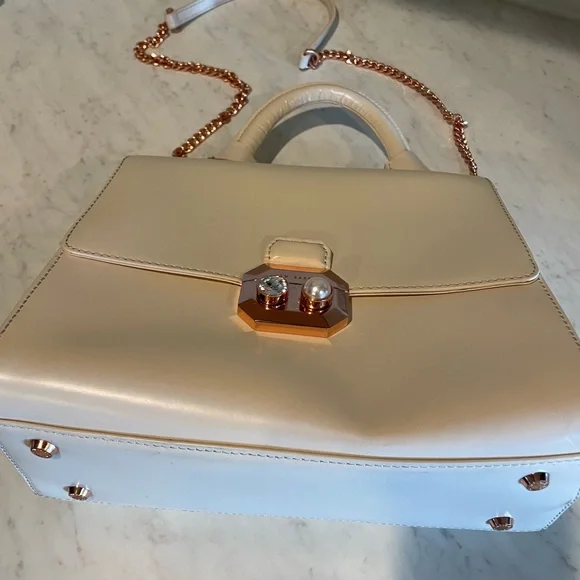 Beautiful like new Ted Baker London light pink purse. - Picture 4 of 10